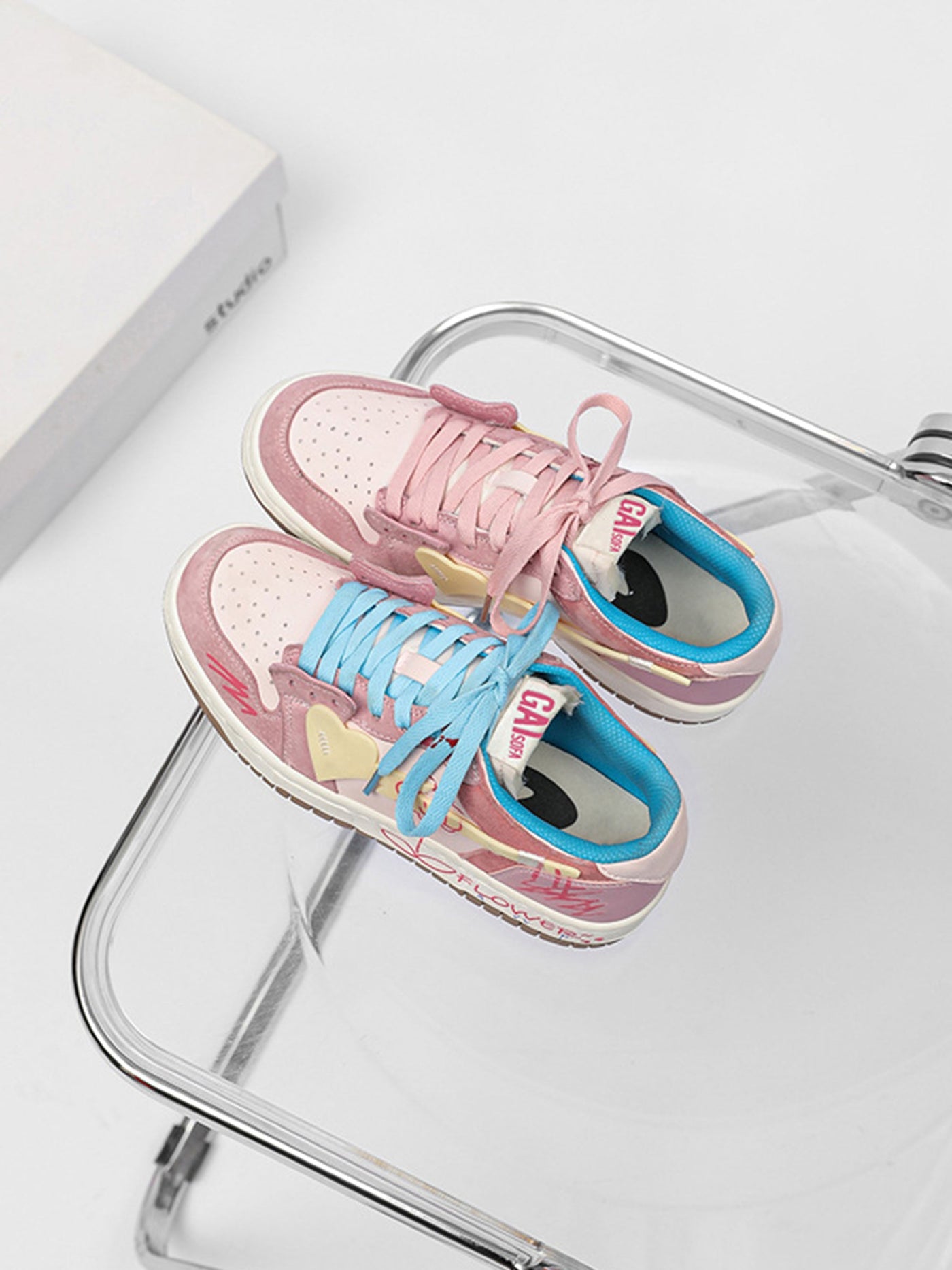 Sunflower Hip-Hop Skate Shoes: Modern Streetwear with Reflective Details and Zipper