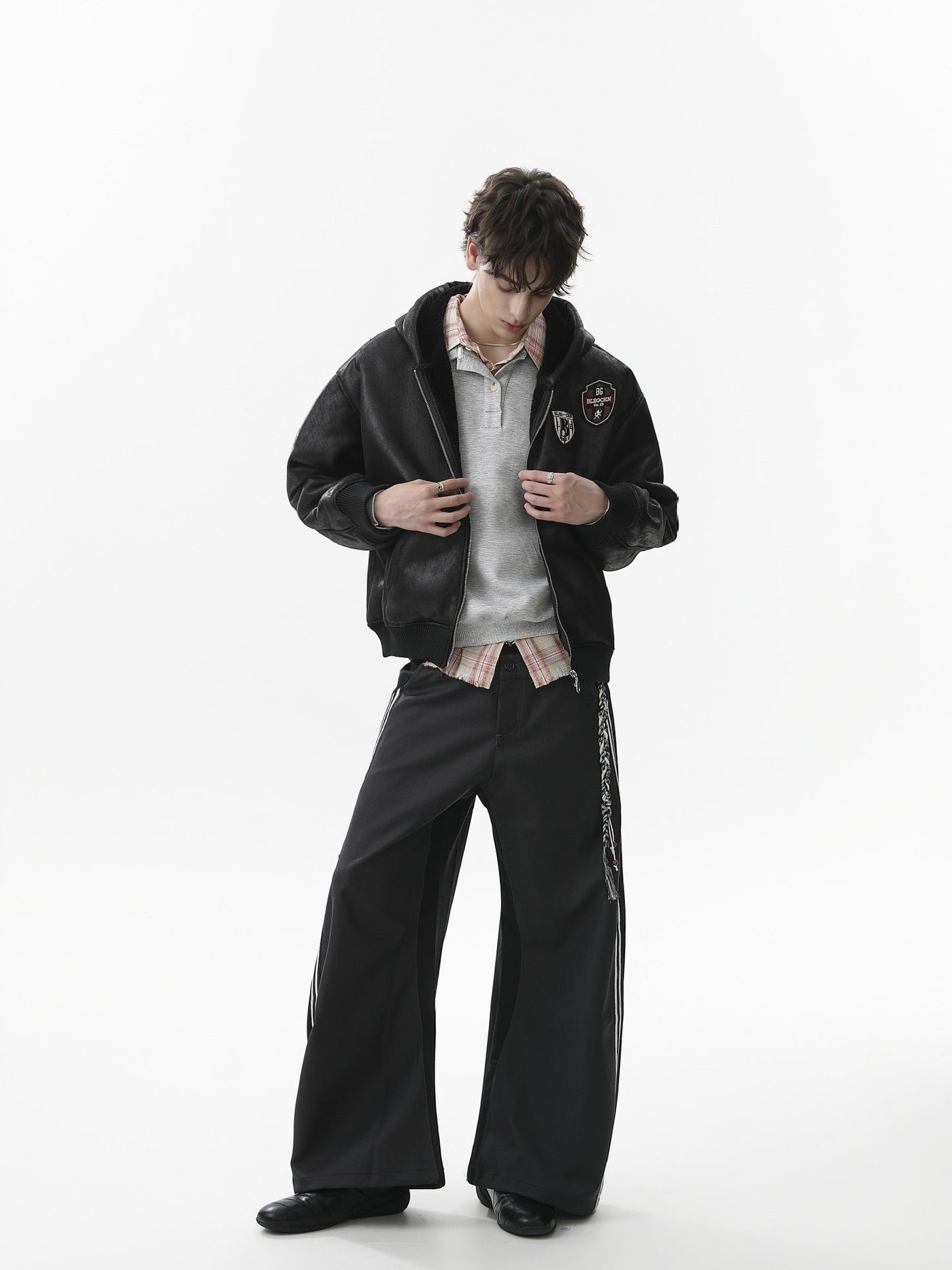 Vintage Skull-Embroidered Fleece-Lined Hooded Leather Bomber Jacket Distressed Badge