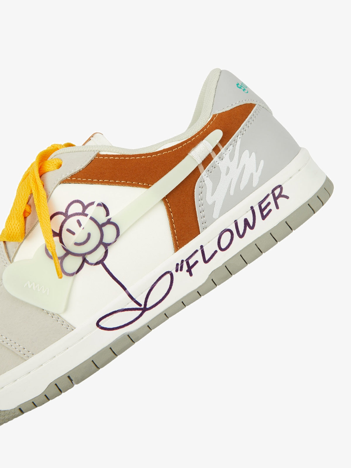 Sunflower Hip-Hop Skate Shoes: Modern Streetwear with Reflective Details and Zipper