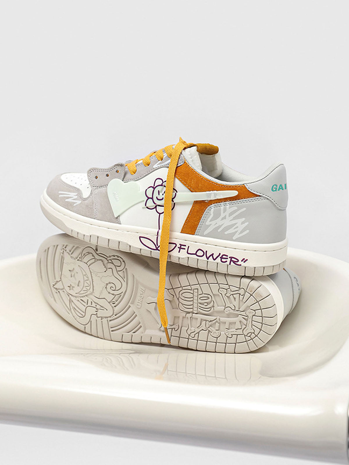 Sunflower Hip-Hop Skate Shoes: Modern Streetwear with Reflective Details and Zipper