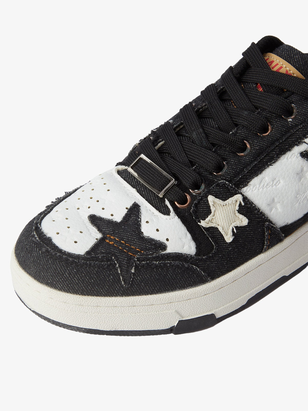 Vintage Star Canvas Skateboard Sneakers with Red Zipper Detail